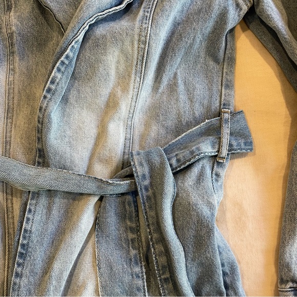 Cute short jean dress with jean belt - Picture 3 of 9